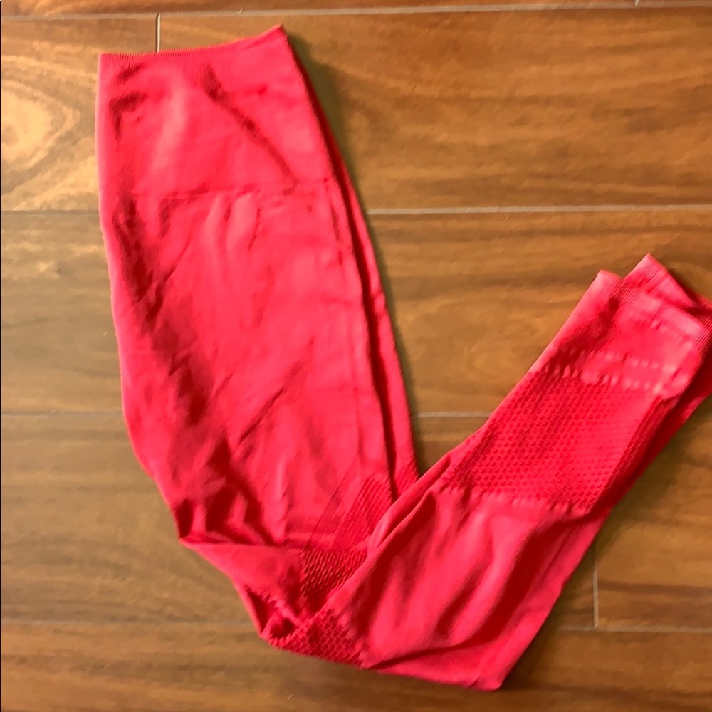 Adorable red set from Fabletics - Picture 3 of 4
